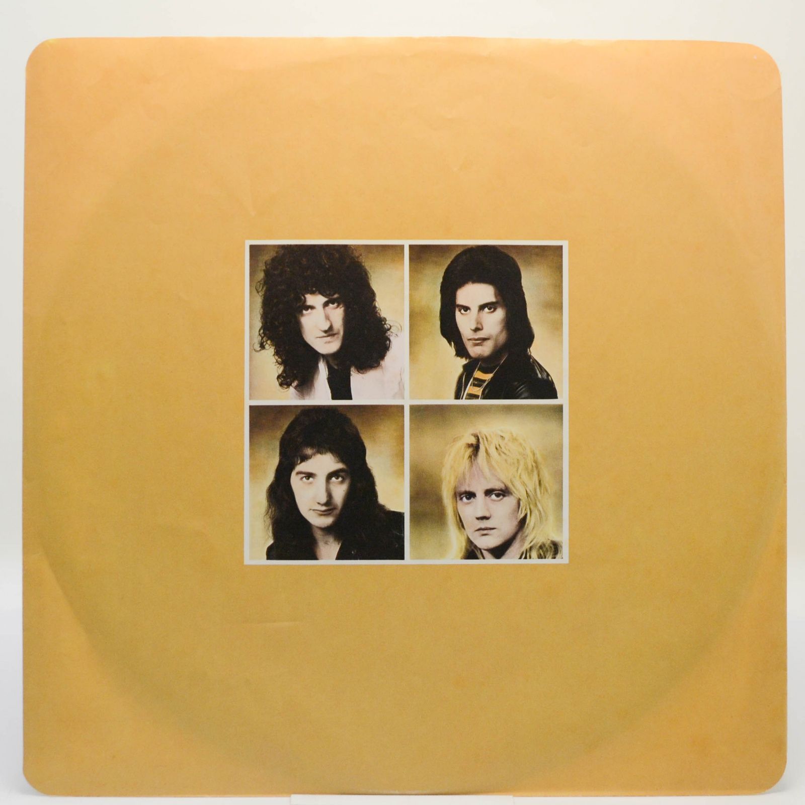 Queen — A Day At The Races, 1976