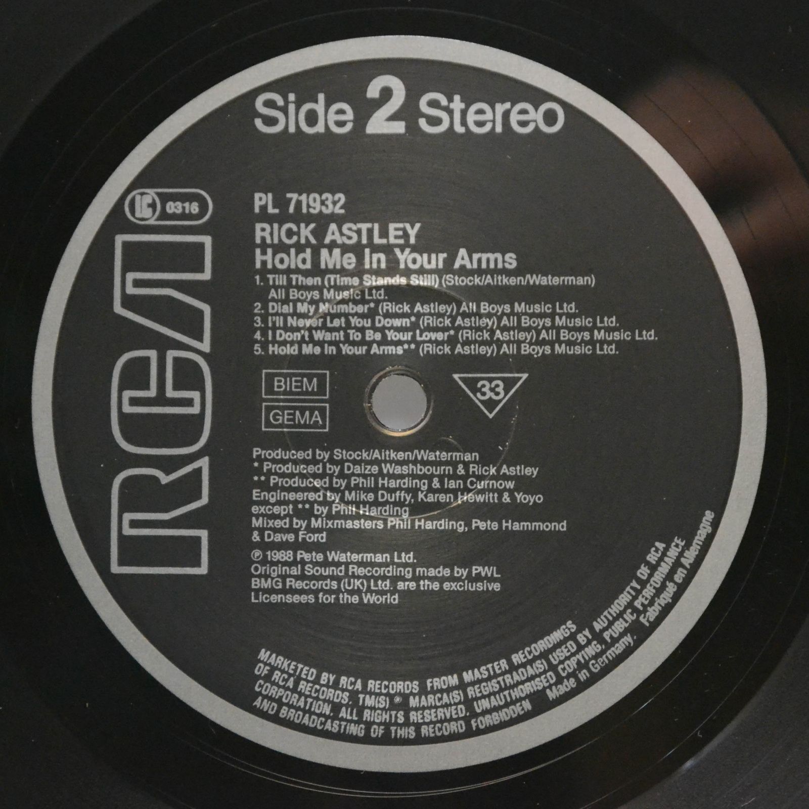 Виниловая пластинка Rick Astley — Hold Me In Your Arms, 1988
