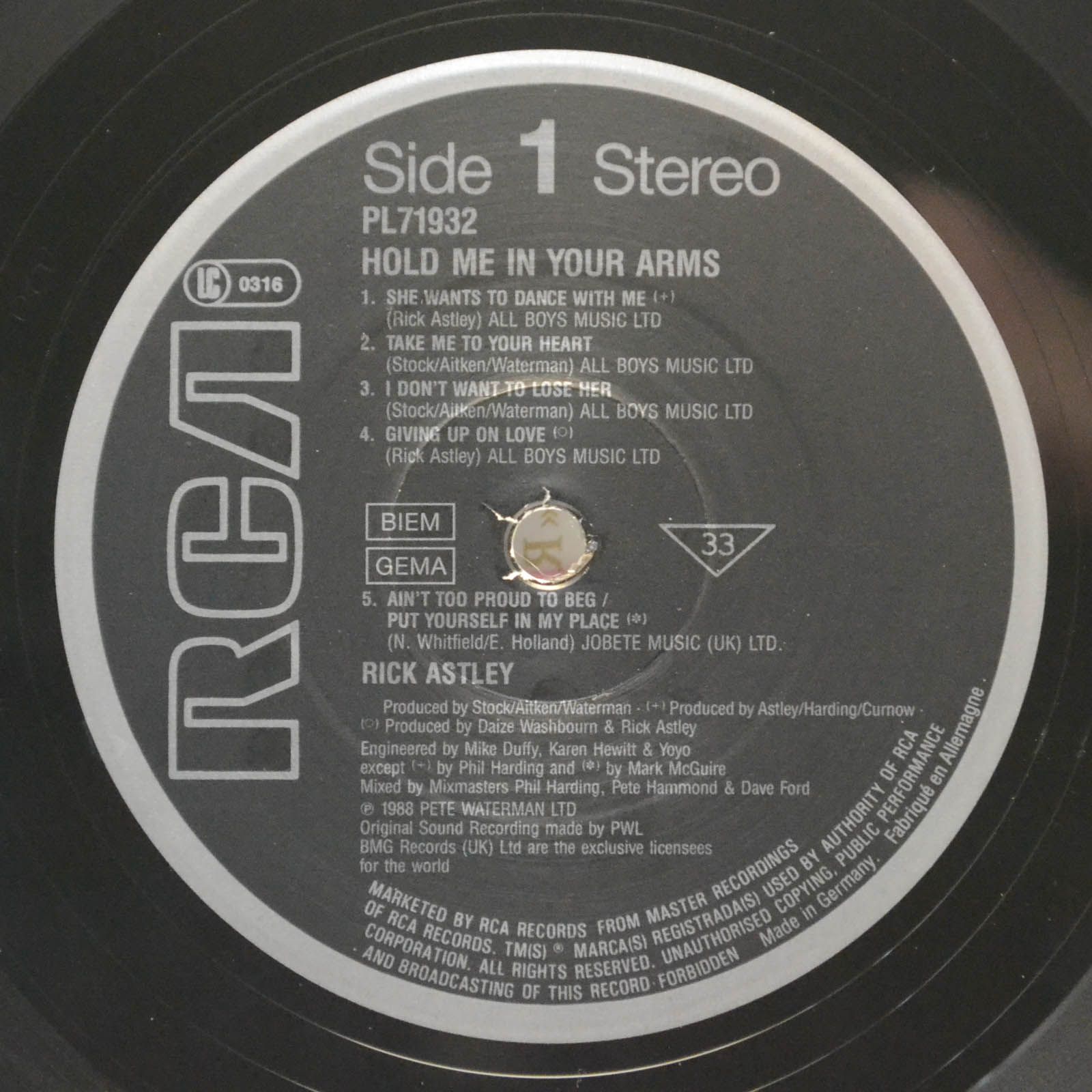 Виниловая пластинка Rick Astley — Hold Me In Your Arms, 1988